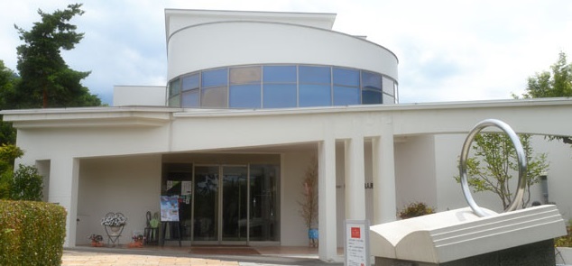 人形博物館の外観