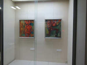 ガラスケースの中に展示されている作品の写真