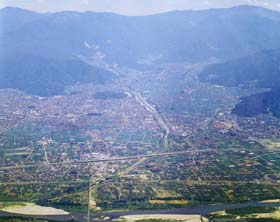 千曲川上空から見た須坂市の写真
