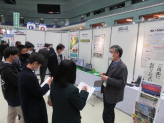 産業フェアに出展したブースの様子の写真