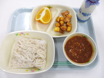 5月8日の小学校の給食の写真