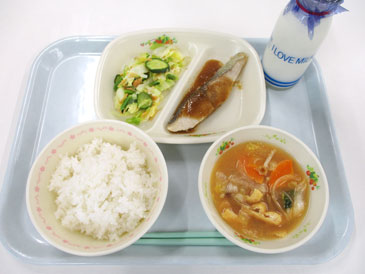 5月12日の小学校の給食の写真