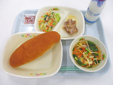 4月8日の小学校の給食の写真
