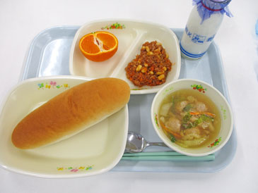 4月22日の小学校の給食の写真