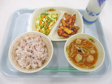 4月23日の小学校の給食の写真