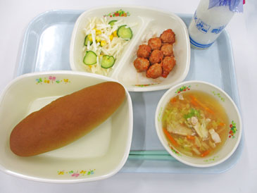 5月1日の小学校の給食の写真