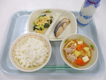 5月2日の小学校の給食の写真