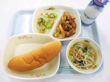 7月1日の小学校の給食の写真