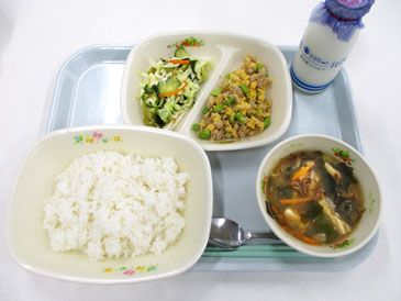 8月22日の小学校の給食の写真