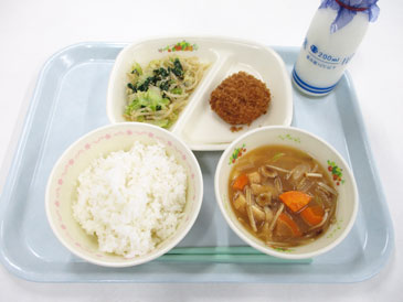 8月25日の小学校の給食の写真