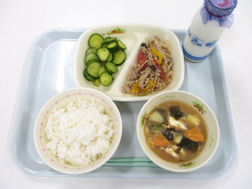 8月27日の小学校の給食の写真