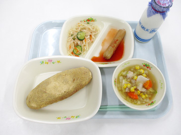 10月2日、高甫小学校・仁礼小学校・豊丘小学校・小山小学校・豊洲小学校・日野小学校の小学校の給食の写真(揚げパンバージョン)