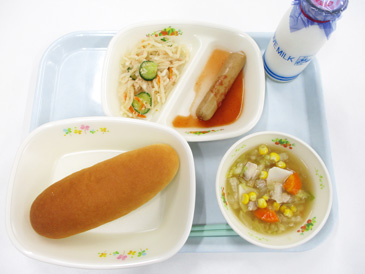 10月2日の須坂小学校・旭ケ丘小学校・森上小学校・井上小学校・日滝小学校の給食の写真(コッペパンバージョン)