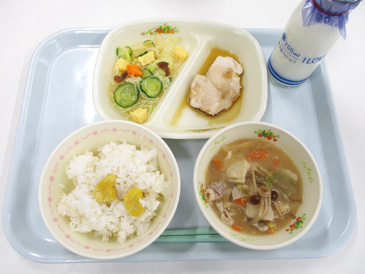 10月31日の小学校の給食の写真