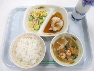 11月17日の小学校の給食の写真