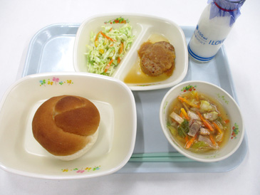 11月18日の小学校の給食の写真