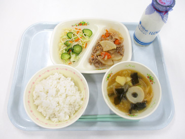 11月19日の小学校の給食の写真