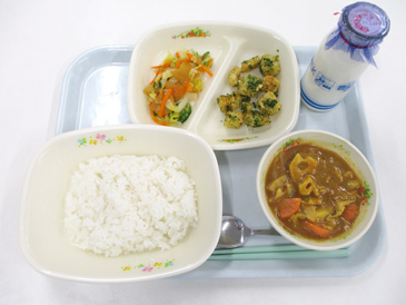 12月5日日の小学校の給食の写真