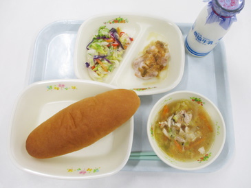 令和8年4月7日の小学校の給食の写真