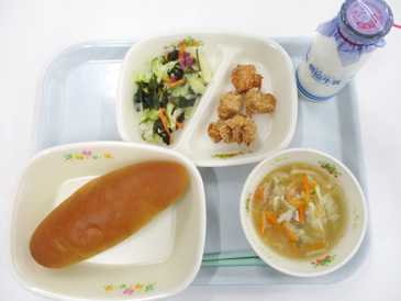 令和8年4月9日の小学校の給食の写真