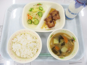 令和8年4月13日の小学校の給食の写真