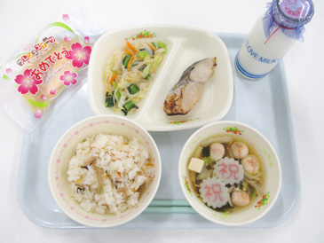 令和8年4月15日の小学校の給食の写真