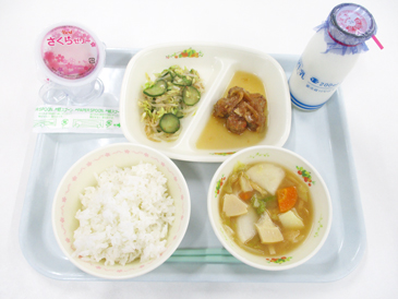 令和8年4月20日の小学校の給食の写真