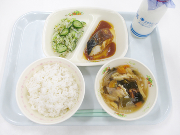 令和8年4月22日の小学校の給食の写真