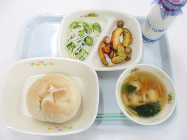 令和8年4月23日の小学校の給食の写真