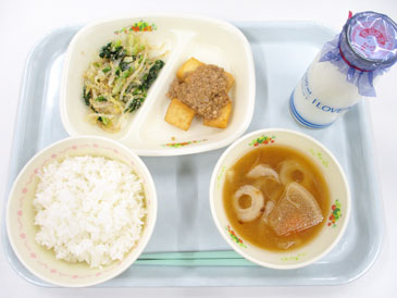 令和8年4月27日の小学校の給食の写真