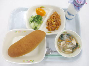 令和8年4月28日の小学校の給食の写真