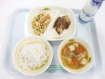 令和8年5月8日の小学校の給食の写真