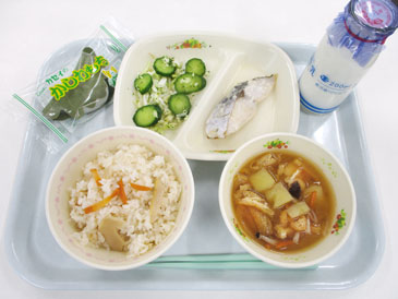 令和8年5月11日の小学校の給食の写真