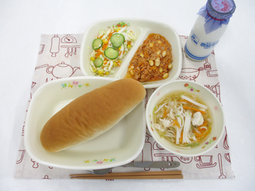 令和8年6月18日の中学校の給食の写真