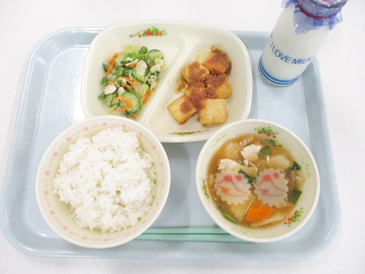 令和8年7月8日の小学校の給食の写真