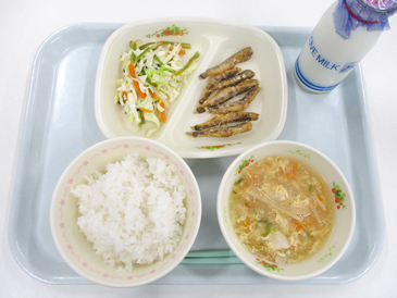 令和8年7月15日の小学校の給食の写真