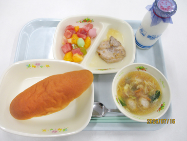 令和8年7月16日の小学校の給食の写真
