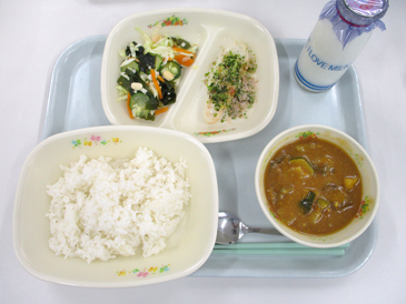 令和8年7月17日の小学校の給食の写真