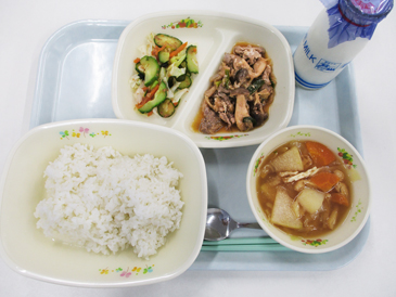令和8年7月22日の小学校の給食の写真