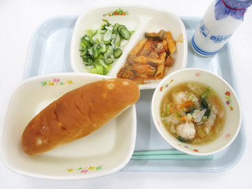 令和8年7月23日の小学校の給食の写真