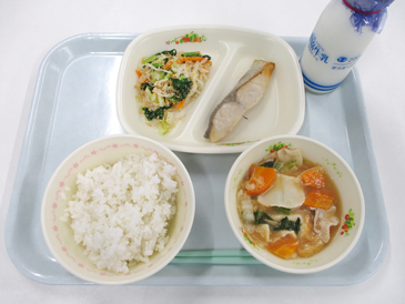 令和8年7月24日の小学校の給食の写真