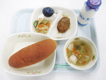 令和8年8月27日の小学校の給食の写真