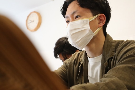 下から撮った土屋裕太さんの写真