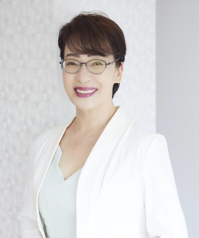 講師のくろかわいほこさんの写真。