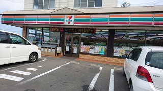 市内のコンビニの写真