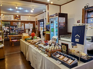 物産品を販売している画像