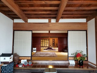 須坂クラシック美術館の玄関の中の画像