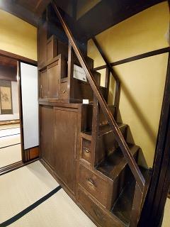 旧小田切家住宅の階段の画像