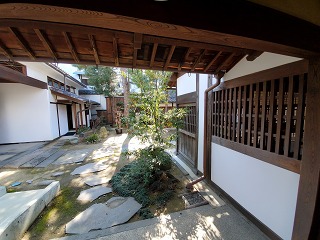 旧小田切家住宅の中庭の画像