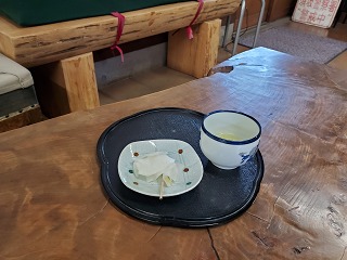お菓子とお茶の写真